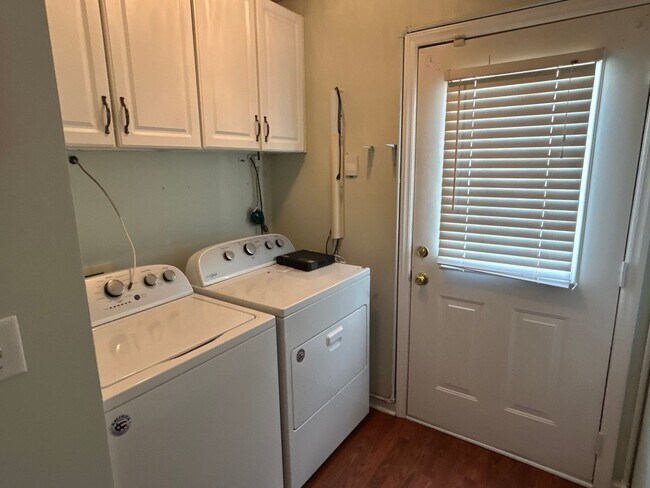 Building Photo - 3 Bed | 2.5 Bath Home in Raleigh with a Su...