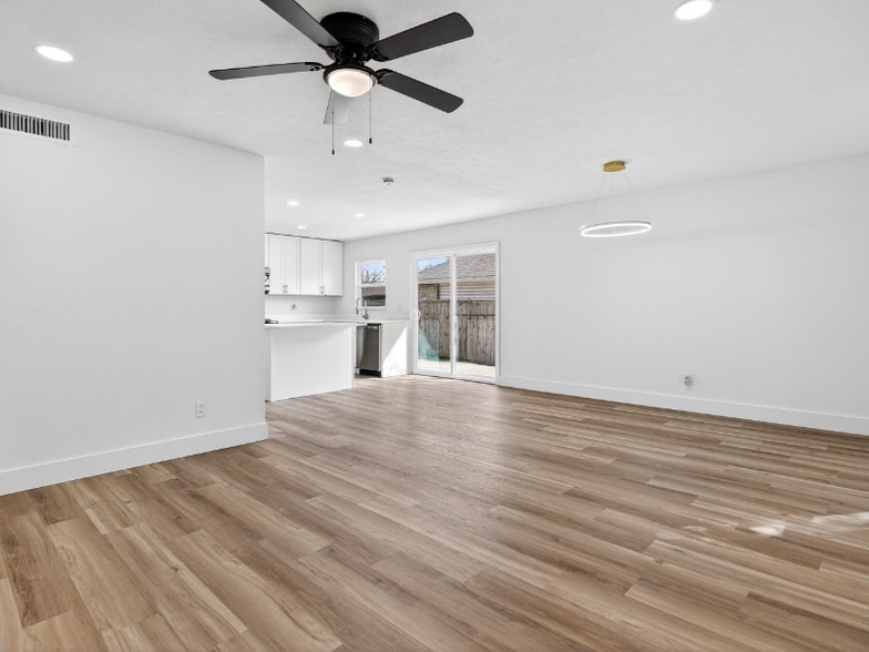 Building Photo - 6013 Cedar Ln