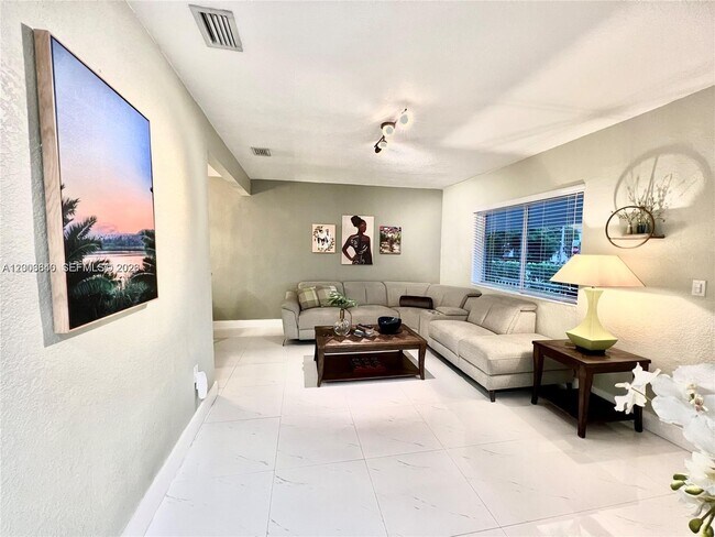 Building Photo - 1380 SW 11th St