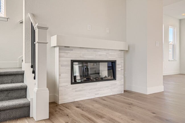 Building Photo - Stylish 3 bed/4 bath Town Home
