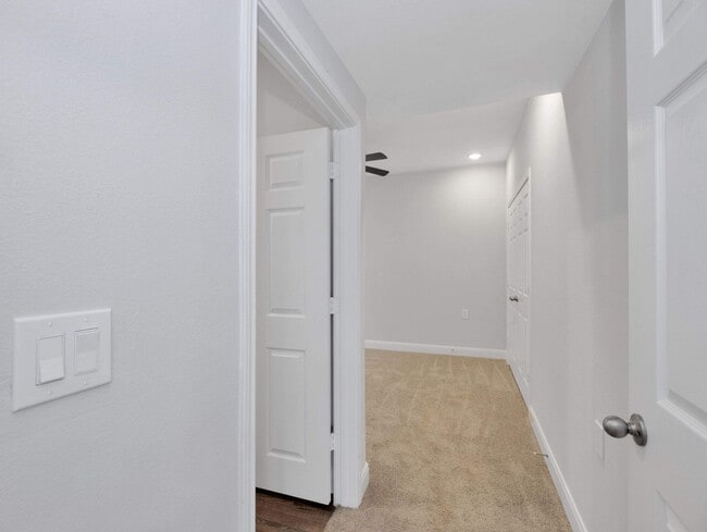 Building Photo - 430 Schmidt Rd