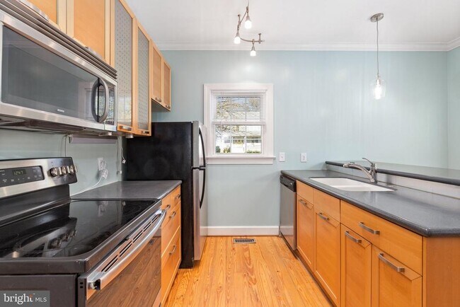 Building Photo - 1445 Heatherstone Dr