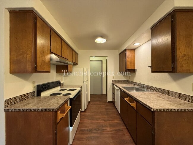 Building Photo - Updated 2BD/1BA Duplex w/ Mini-Split HVAC + Off-Street Parking