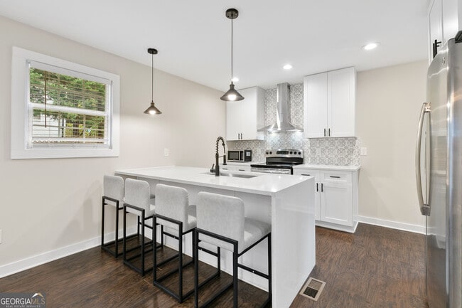 Building Photo - 1887 E Farris Ave