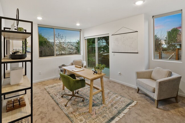 Building Photo - Urban luxury home with Views!
