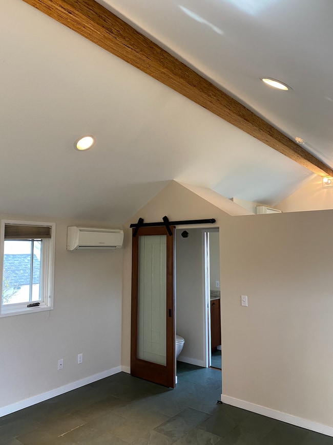 Building Photo - Beacon Hill Guest Cottage