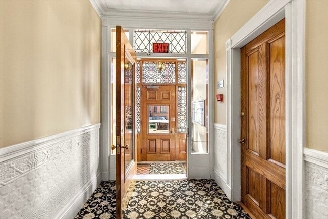 Building Photo - 439 Marlborough St