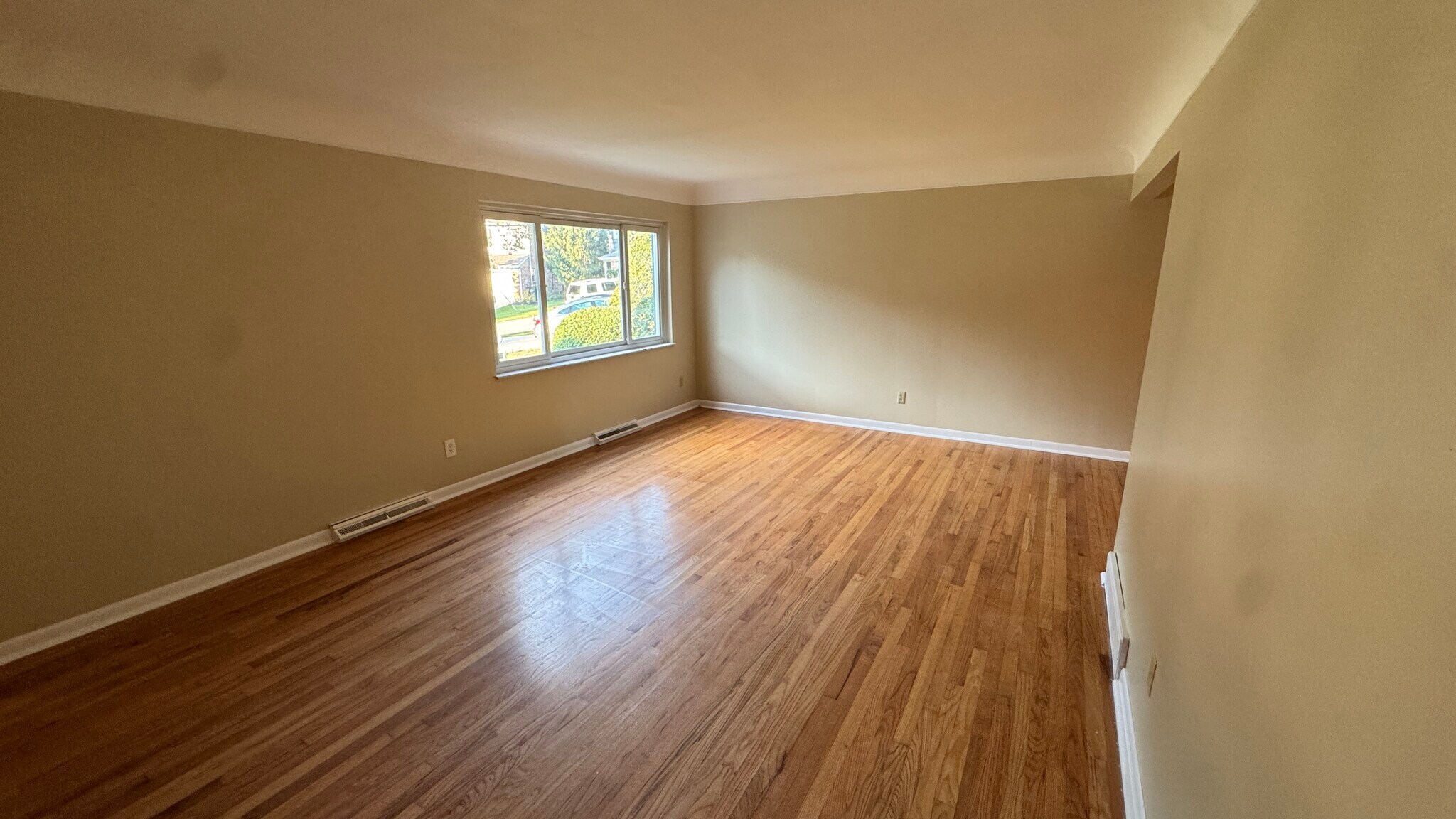 Building Photo - 1886 Kingsway Ct