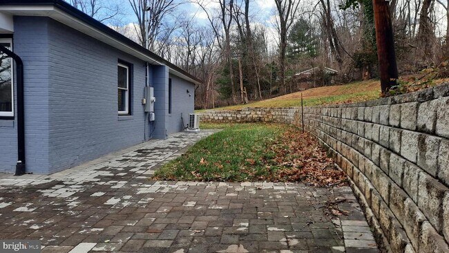 Building Photo - 373 Bowman Rd