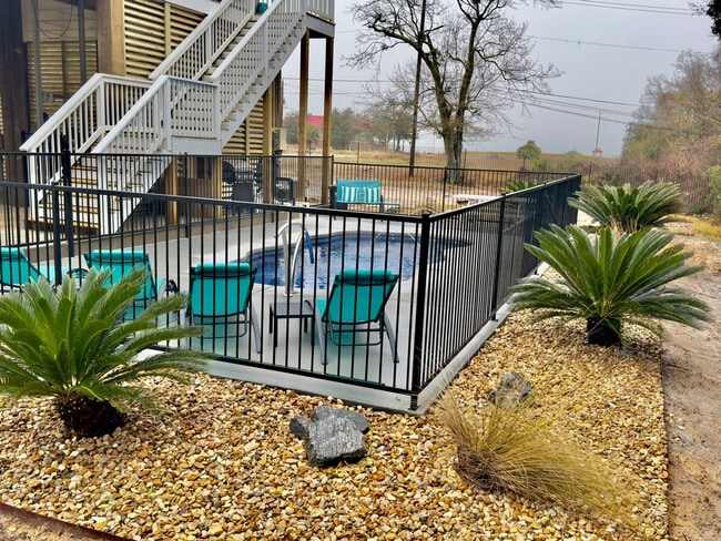 Building Photo - 135 Brady Dr