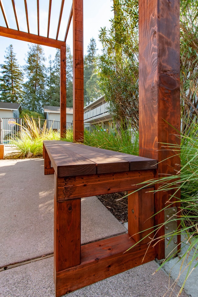 Building Photo - 465 Calderon Ave