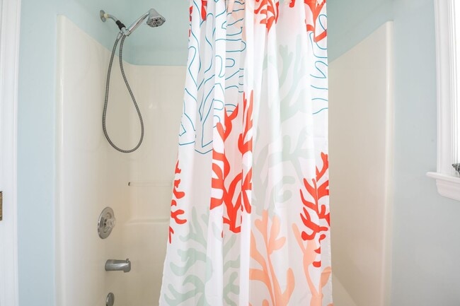 Building Photo - HOT TUB ANYONE?  THIS OFF-SEASON RENTAL IS AVAILABLE FOR A LIMITED TIME