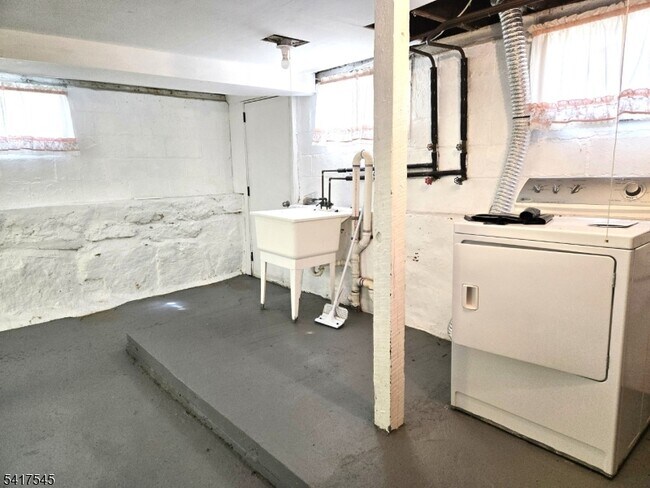 Building Photo - 51 Carrell Rd