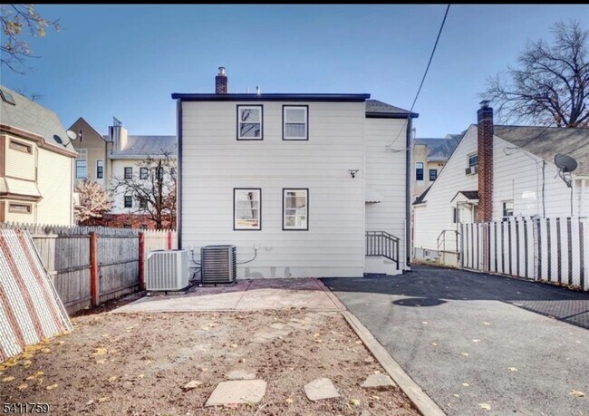 Building Photo - 495 S Clinton St