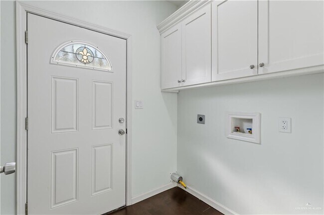 Building Photo - 17 Melanie Dr