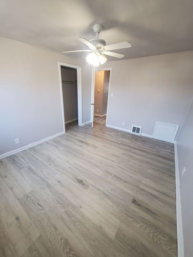 Building Photo - 159 S 78th St