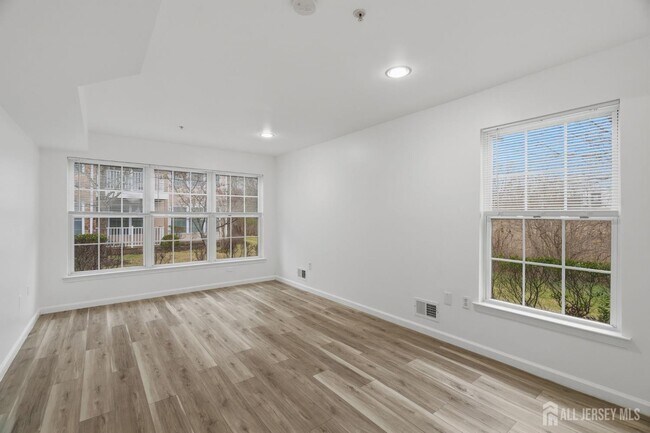 Building Photo - 116 Chariot Ct