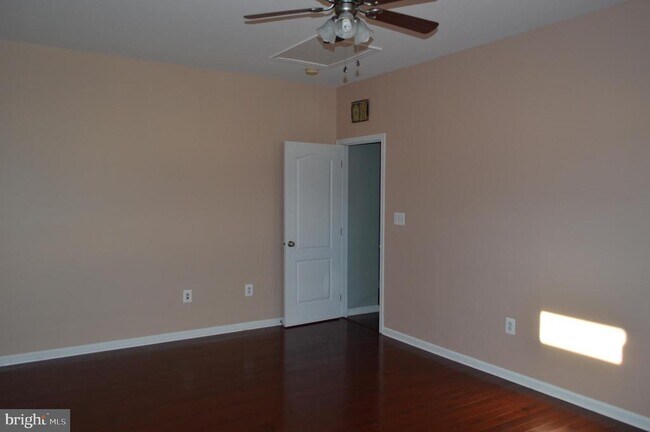 Building Photo - 43308 Barnstead Dr