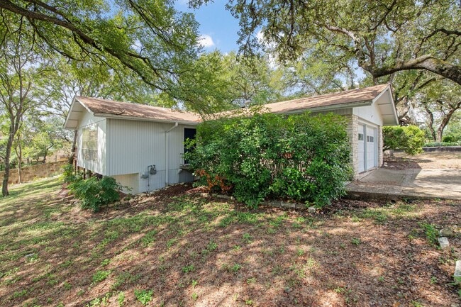 Building Photo - Available Now: Charming 3 Bed / 2 Bath in Rollingwood - Zoned to Eanes ISD - Large Yard