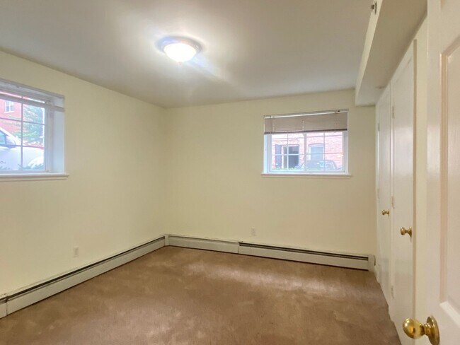 Building Photo - Nice 3 bed in Packards corner