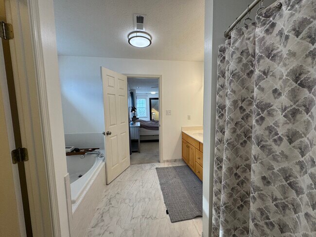 Building Photo - 307 Ludlow Dr