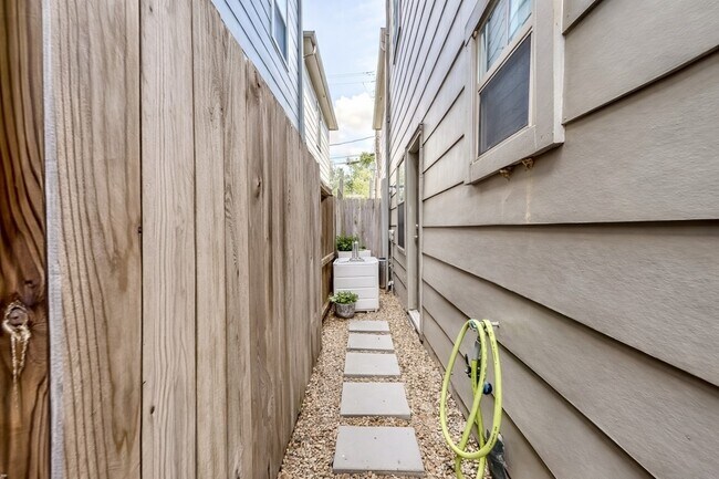 Building Photo - 1144 Patterson St