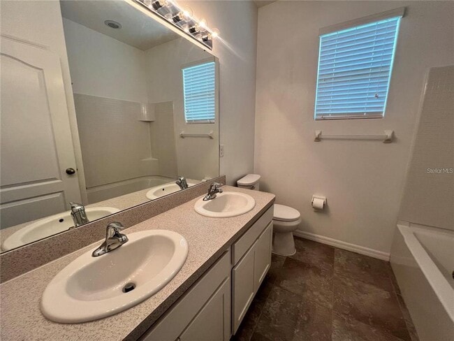 Building Photo - 32995 Windelstraw Dr
