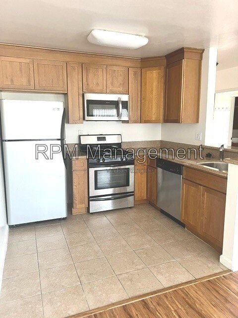 Building Photo - 20327 Saticoy St