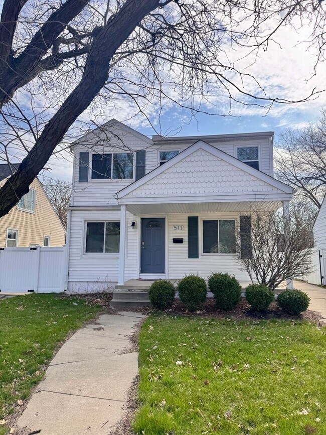 Building Photo - Spacious 5-Bedroom Home in Prime Royal Oak Location – $2,900/month