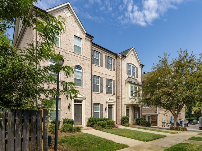 Building Photo - 257 N Irwin Ave
