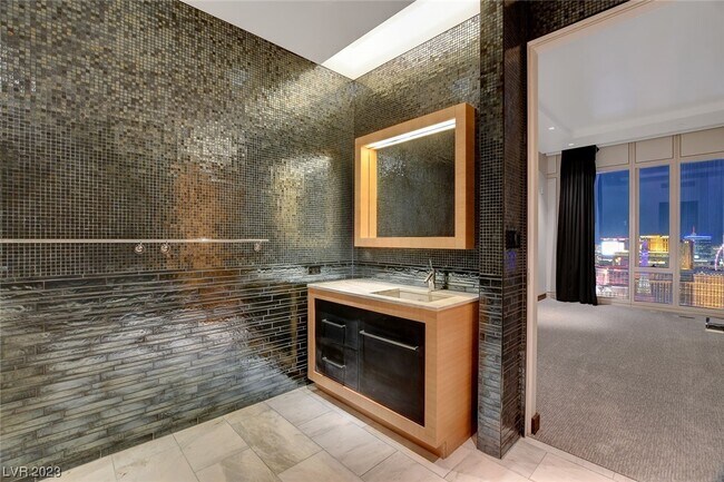 Building Photo - 3750 Las Vegas Blvd S