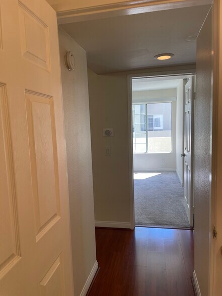Building Photo - 5500 Owensmouth Ave