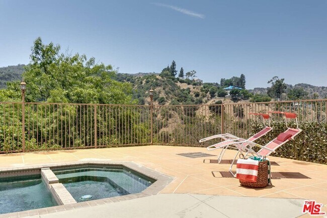 Building Photo - 3401 Alginet Dr