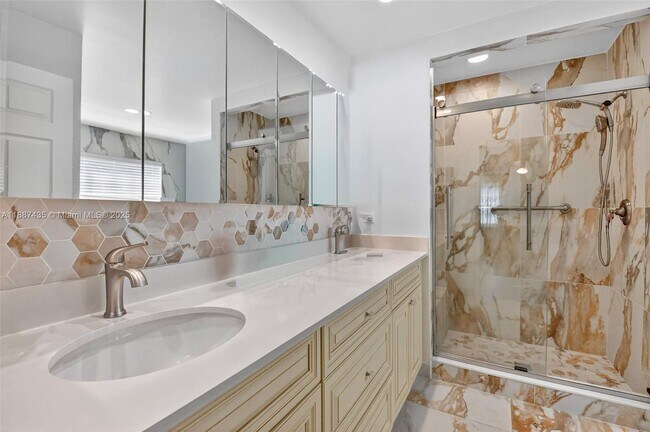 Building Photo - 11698 Briarwood Cir