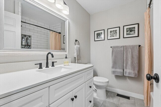 Building Photo - Low-Maintenance Upgraded 3-Bedroom Home Near Downtown Loveland