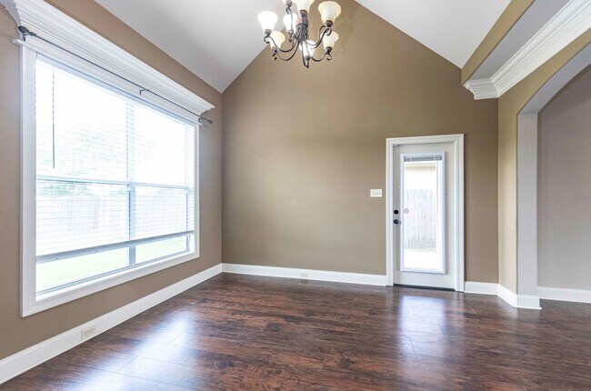 Building Photo - 3 bedroom 2 bath for rent