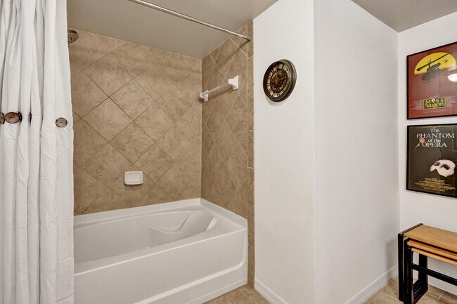 Building Photo - 600 S Dixie Hwy