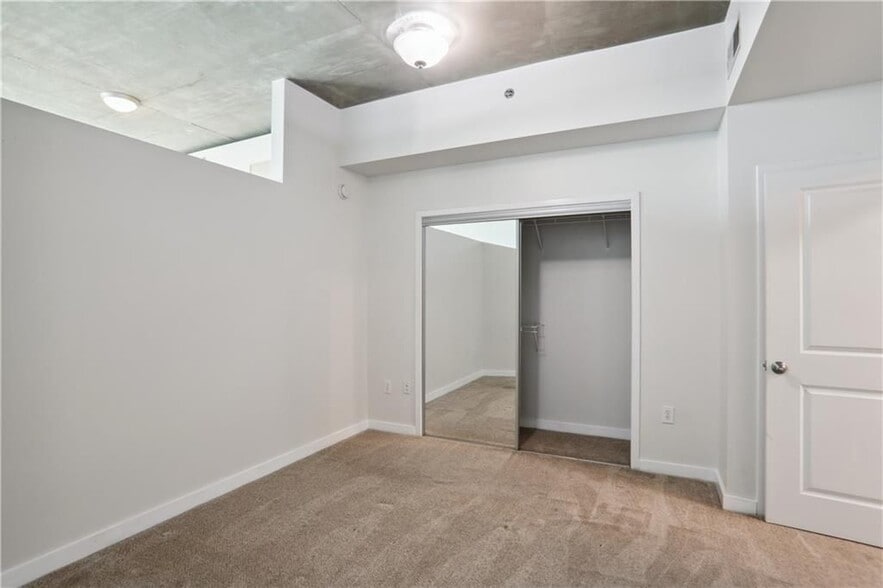 Building Photo - 3324 Peachtree Rd