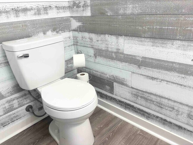 Building Photo - 1881 Club Dr