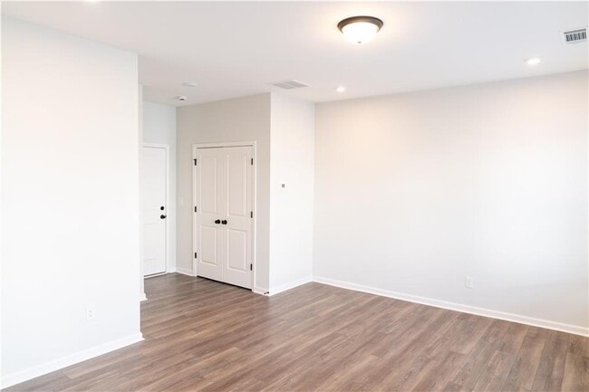 Building Photo - 2675 Whistler Wy NE