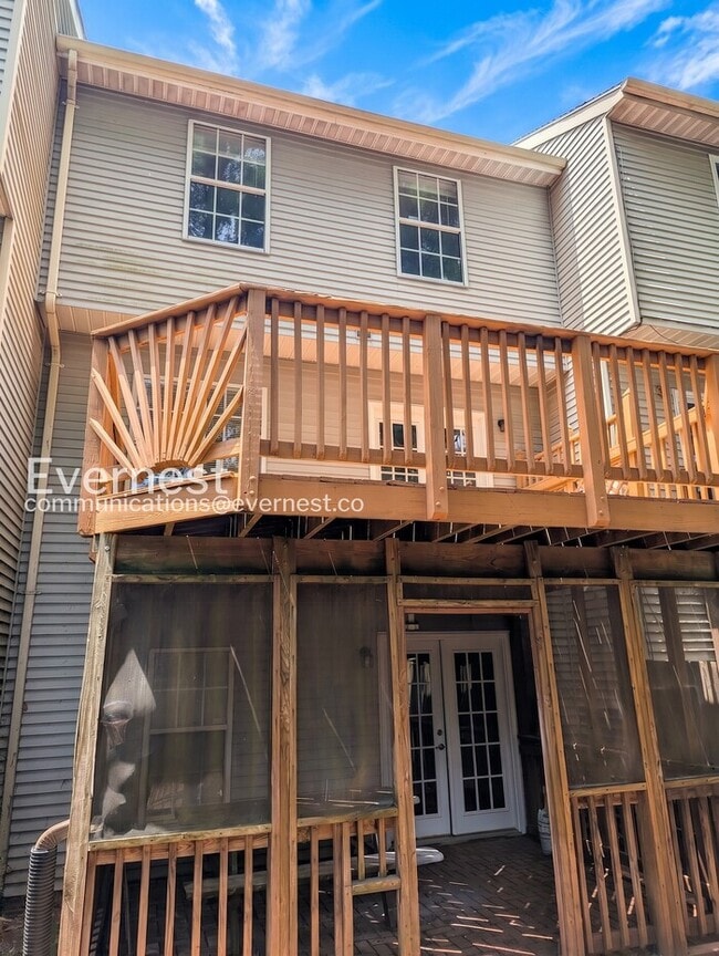 Building Photo - 3 Bed, 3.5 Bath Townhome with Modern Amenities / Available Soon!