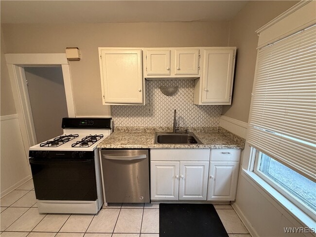 Building Photo - 41 Crestwood Ave