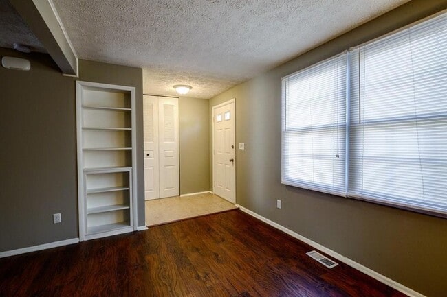 Building Photo - 2887 Royal Path Ct