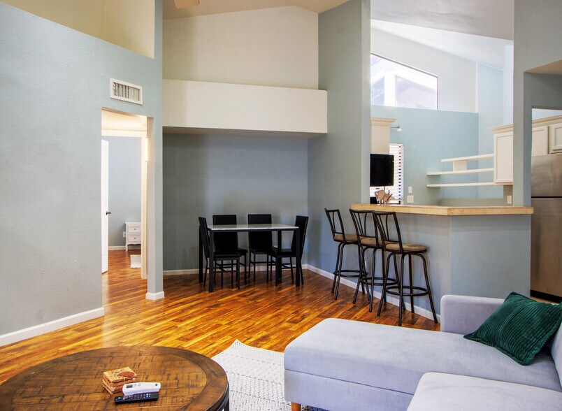 Building Photo - 10301 N 70th St