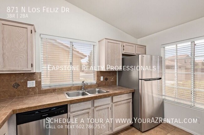 Building Photo - 871 N Los Feliz Dr