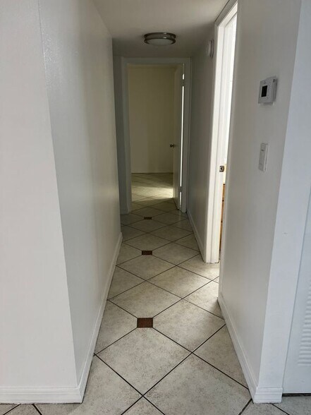 Building Photo - 10525 SW 112th Ave
