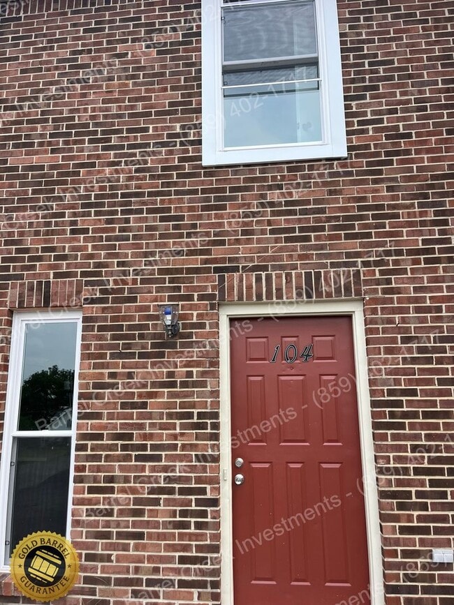 Building Photo - 2-Bed 1.5-Bath Townhome