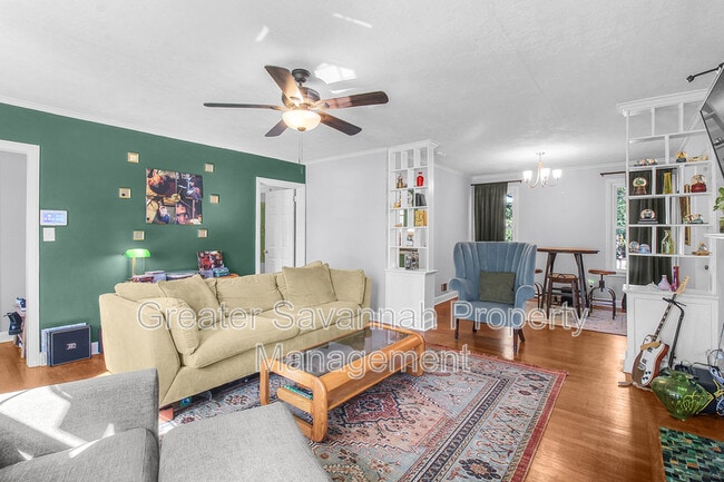 Building Photo - 712 Columbus Dr