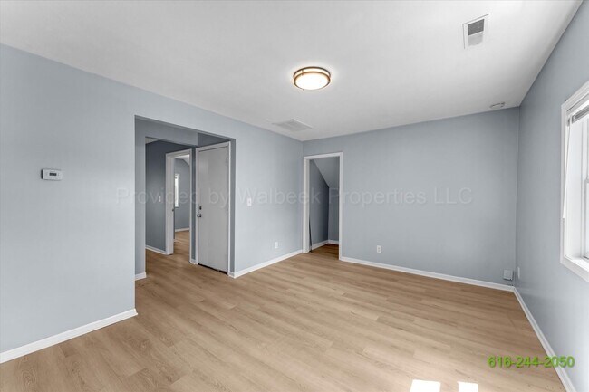 Building Photo - 2142 Palace Ave SW