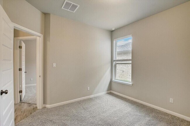 Building Photo - 108 Peruvian Ln